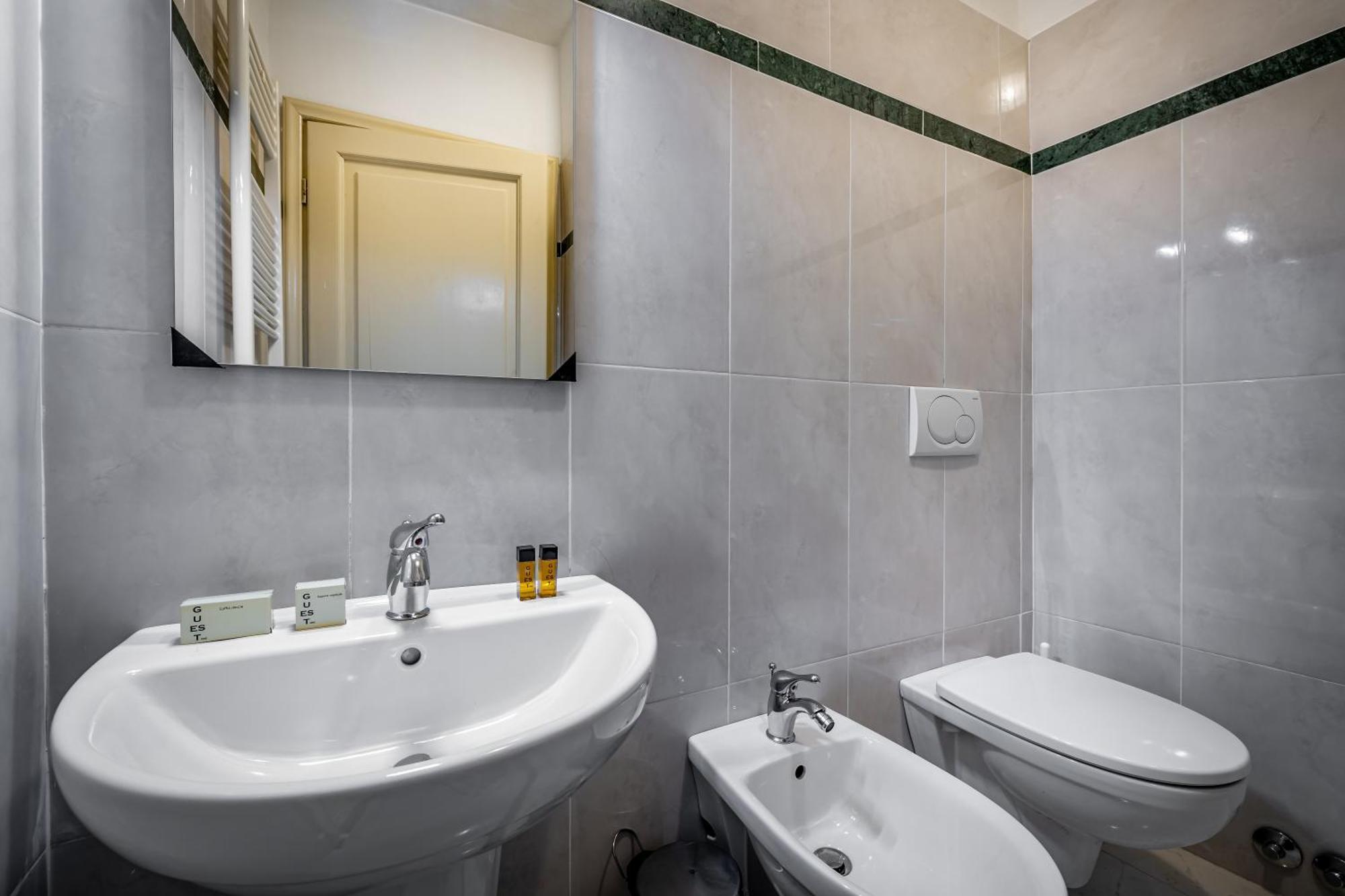 Yid Agnolo Three Bedroom In Appartamento