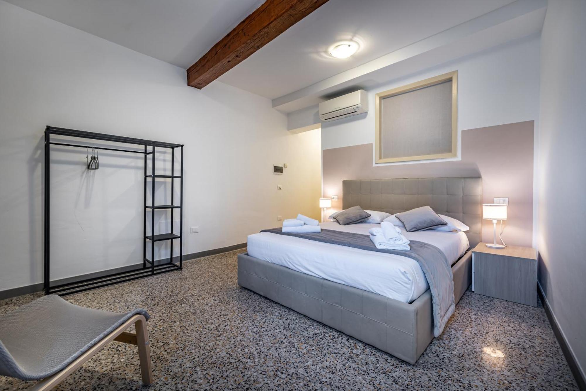 Yid Agnolo Three Bedroom In Appartamento *